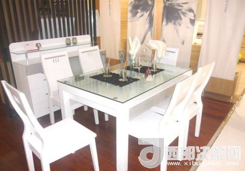 喜歡白色餐桌 但椅子該如何搭配？