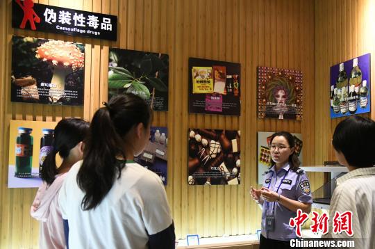山西省司法行政戒毒系統(tǒng)積極面向社會(huì)開(kāi)展禁毒警示教育?！　　⊥踅ㄜ?攝