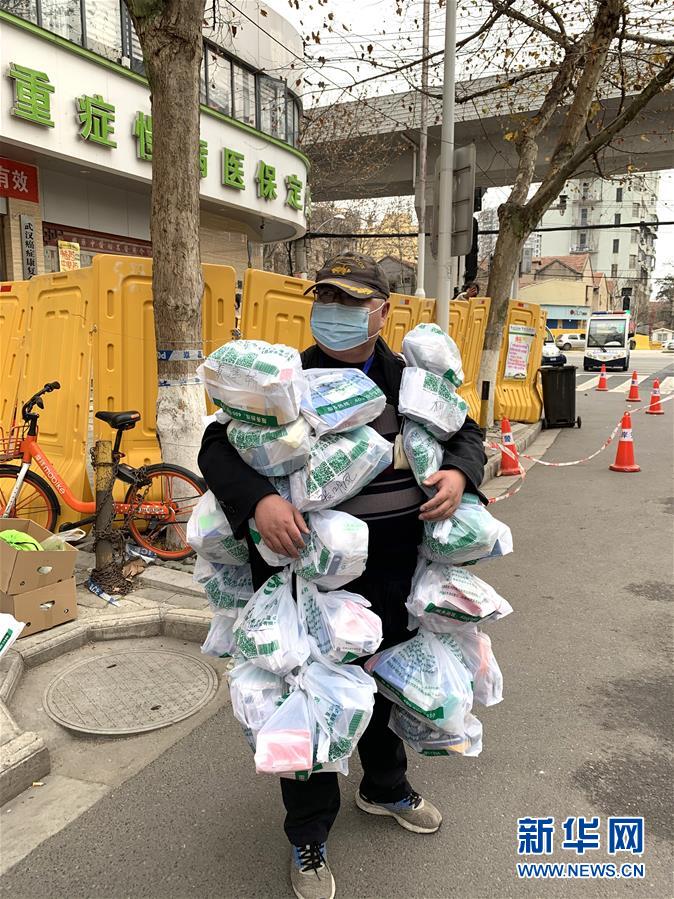 （新華全媒頭條·圖文互動(dòng)）（11）上下同心，守望相助——中國(guó)抗疫眾志成城的生動(dòng)實(shí)踐