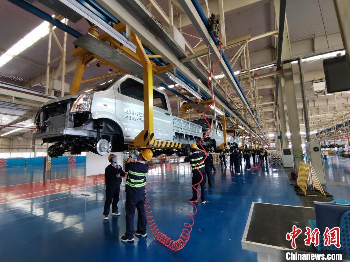4月初，成功汽車全面復(fù)工復(fù)產(chǎn)。尤其是隨著疫情得到控制，該公司的生產(chǎn)力度也不斷加大?！「唢w 攝