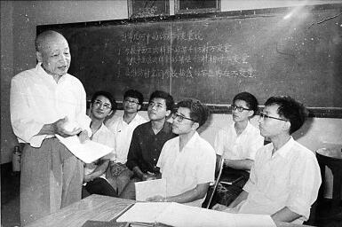 舍我其誰報國志，碧血丹心愛國情
