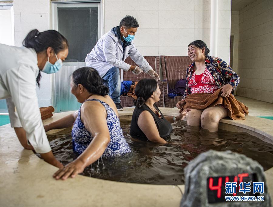 （新華全媒頭條·走向我們的小康生活·圖文互動(dòng)）（10）扎西德勒，我們的新家園——西藏易地扶貧搬遷搬出幸福美好新生活